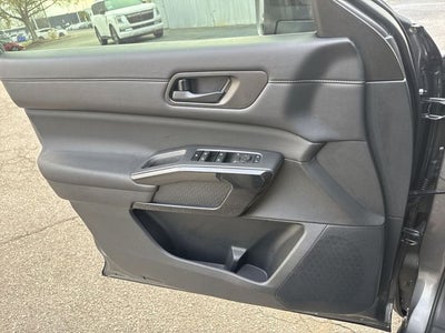 2024 Nissan Pathfinder S