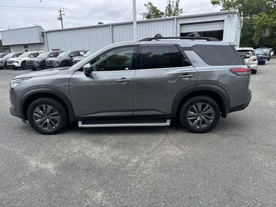 2024 Nissan Pathfinder SV