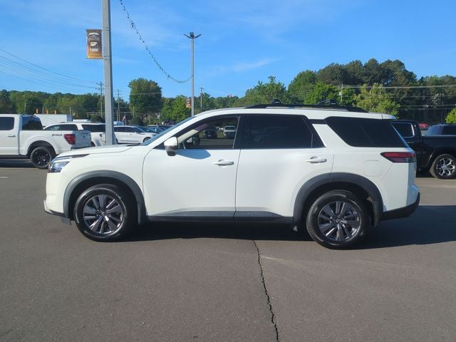 2022 Nissan Pathfinder SV