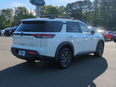 2022 Nissan Pathfinder SV