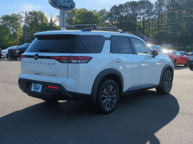 2022 Nissan Pathfinder SV