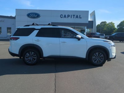 2022 Nissan Pathfinder SV