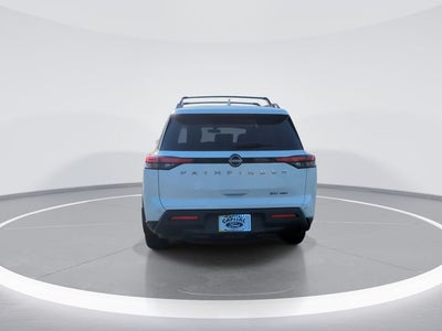 2022 Nissan Pathfinder SV