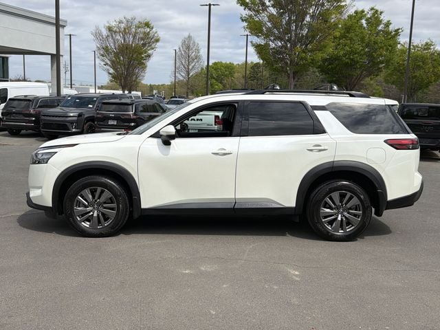 2024 Nissan Pathfinder SV