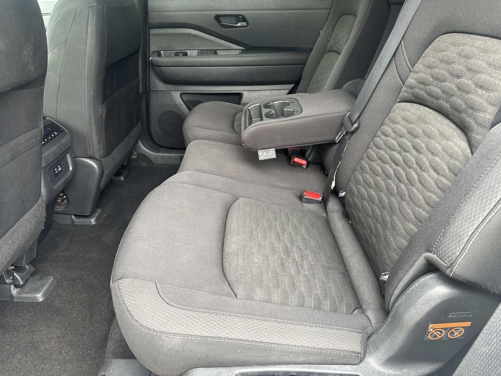2023 Nissan Pathfinder SV