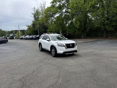 2025 Nissan Pathfinder SL