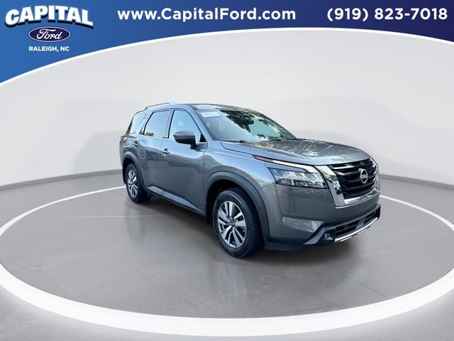 2022 Nissan Pathfinder SL
