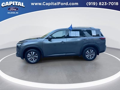 2022 Nissan Pathfinder SL