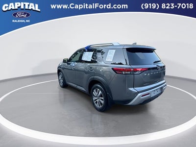 2022 Nissan Pathfinder SL
