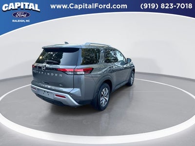 2022 Nissan Pathfinder SL