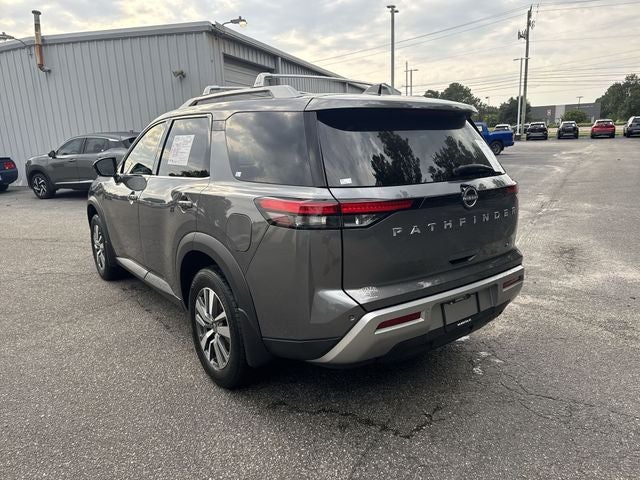 2024 Nissan Pathfinder SL