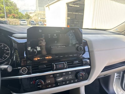 2024 Nissan Pathfinder SL