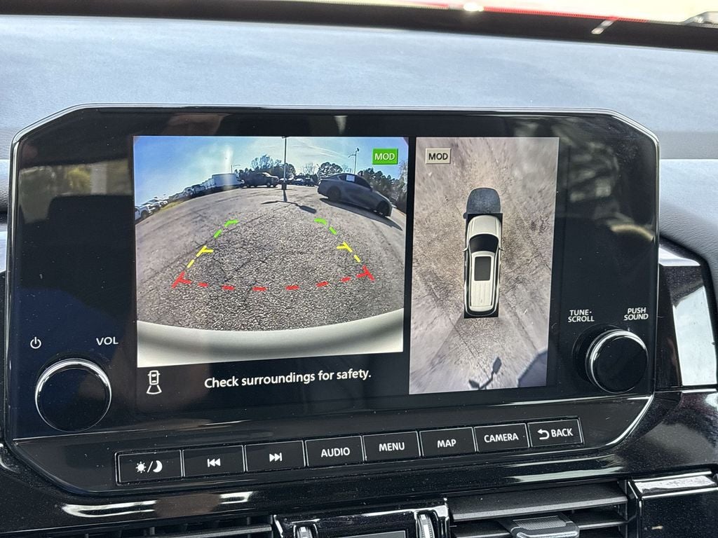 2024 Nissan Pathfinder SL