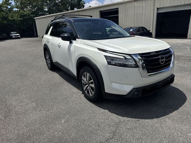 2022 Nissan Pathfinder SL
