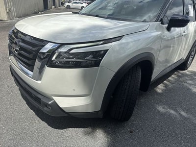 2022 Nissan Pathfinder SL