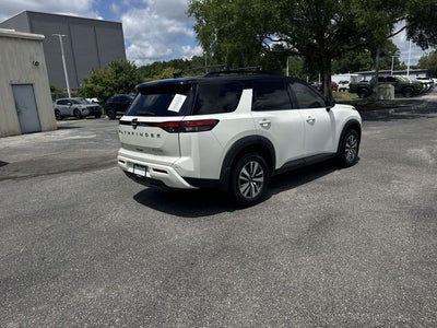 2022 Nissan Pathfinder SL