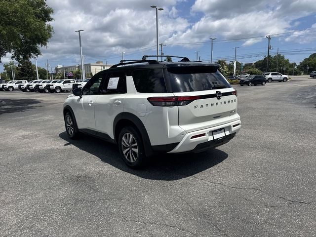 2022 Nissan Pathfinder SL