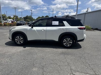 2022 Nissan Pathfinder SL