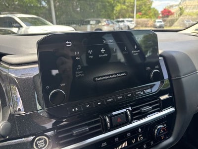 2024 Nissan Pathfinder SL