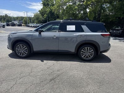 2024 Nissan Pathfinder SL