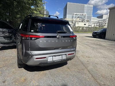 2024 Nissan Pathfinder Platinum