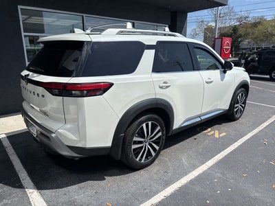 2023 Nissan Pathfinder Platinum