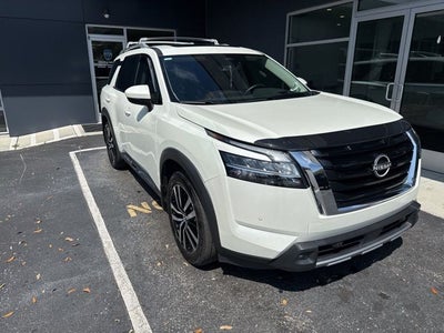 2023 Nissan Pathfinder Platinum
