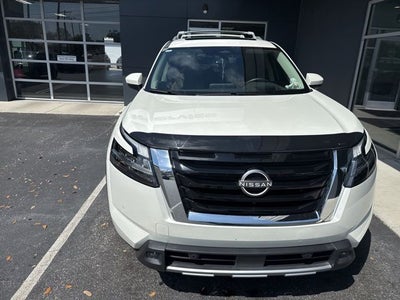 2023 Nissan Pathfinder Platinum