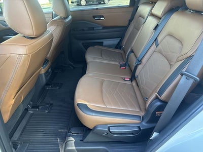 2023 Nissan Pathfinder Platinum