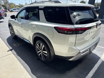 2023 Nissan Pathfinder Platinum