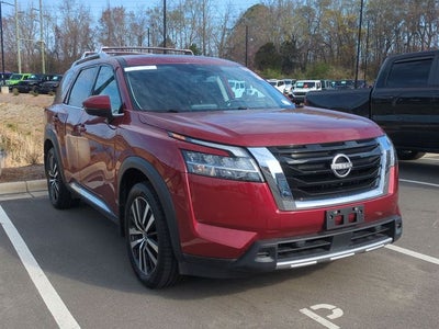 2023 Nissan Pathfinder Platinum