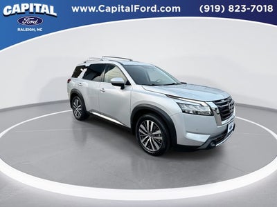 2022 Nissan Pathfinder Platinum