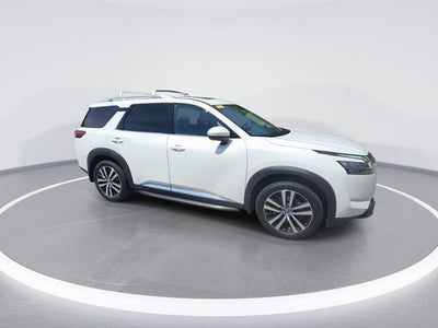 2023 Nissan Pathfinder Platinum