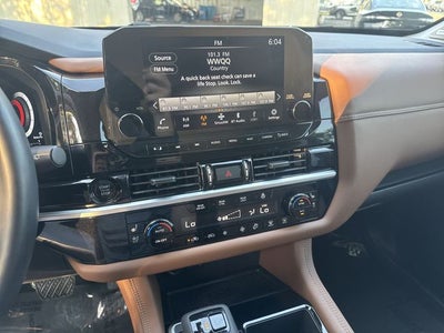 2025 Nissan Pathfinder Platinum