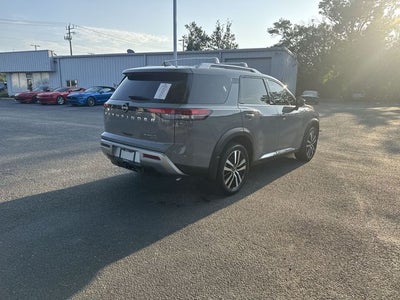 2025 Nissan Pathfinder Platinum