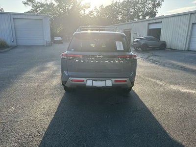 2025 Nissan Pathfinder Platinum