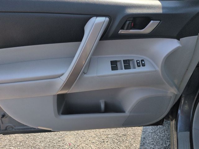 2013 Toyota Highlander SE