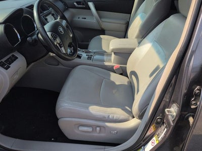 2013 Toyota Highlander SE
