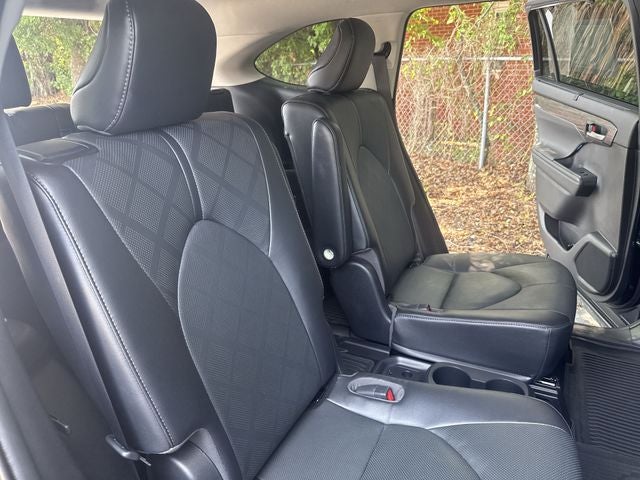 2022 Toyota Highlander Hybrid Platinum