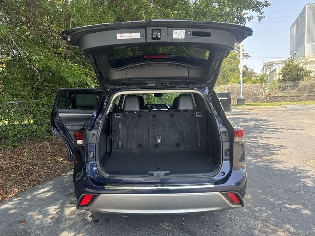 2022 Toyota Highlander Hybrid Platinum