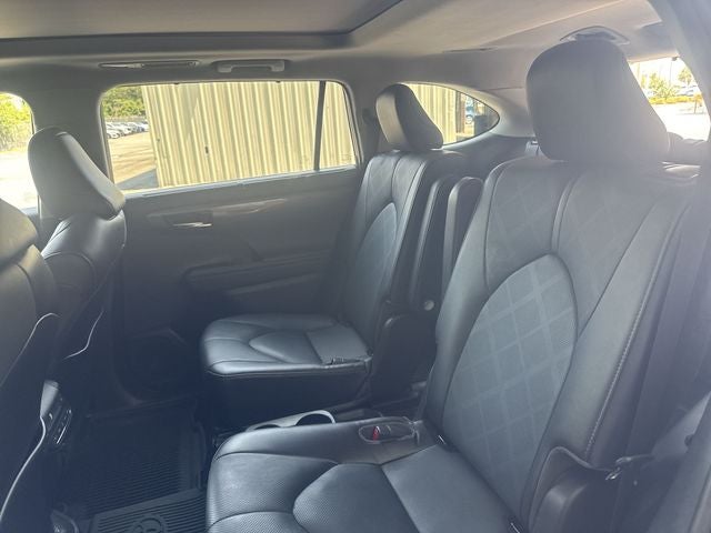 2022 Toyota Highlander Hybrid Platinum