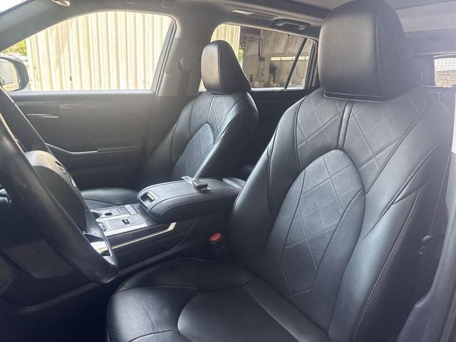 2022 Toyota Highlander Hybrid Platinum