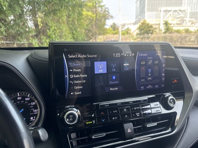 2022 Toyota Highlander Hybrid Platinum