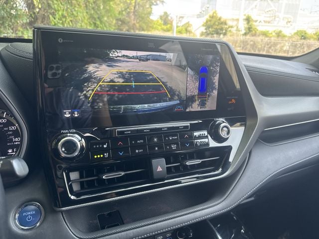 2022 Toyota Highlander Hybrid Platinum