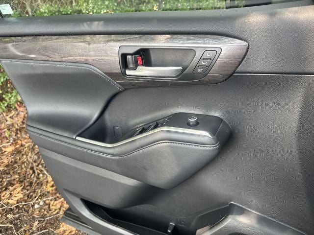 2022 Toyota Highlander Hybrid Platinum