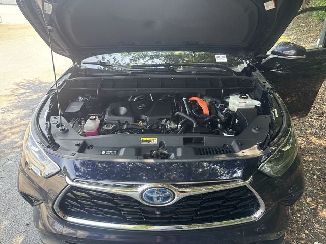 2022 Toyota Highlander Hybrid Platinum