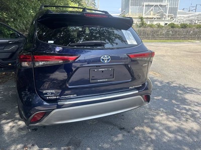 2022 Toyota Highlander Hybrid Platinum