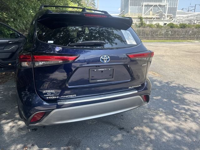 2022 Toyota Highlander Hybrid Platinum