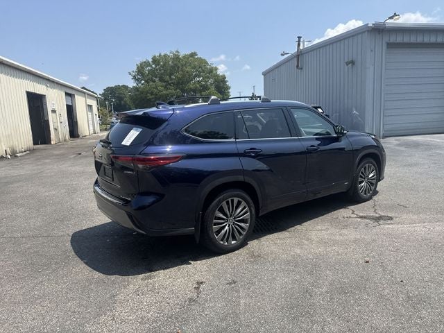 2022 Toyota Highlander Hybrid Platinum