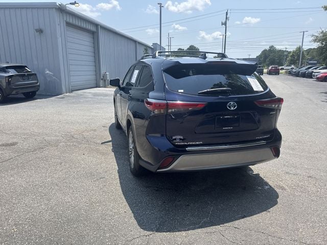 2022 Toyota Highlander Hybrid Platinum